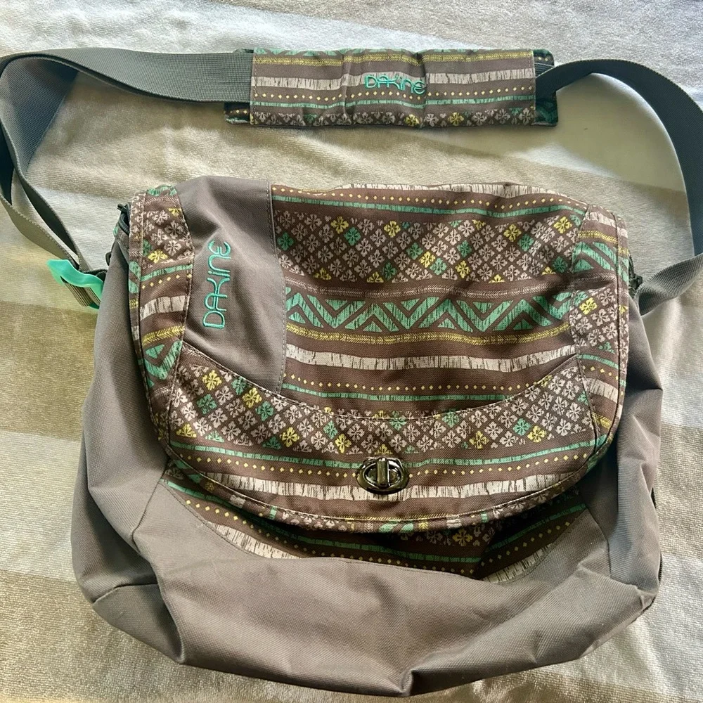 Dakine super versatile